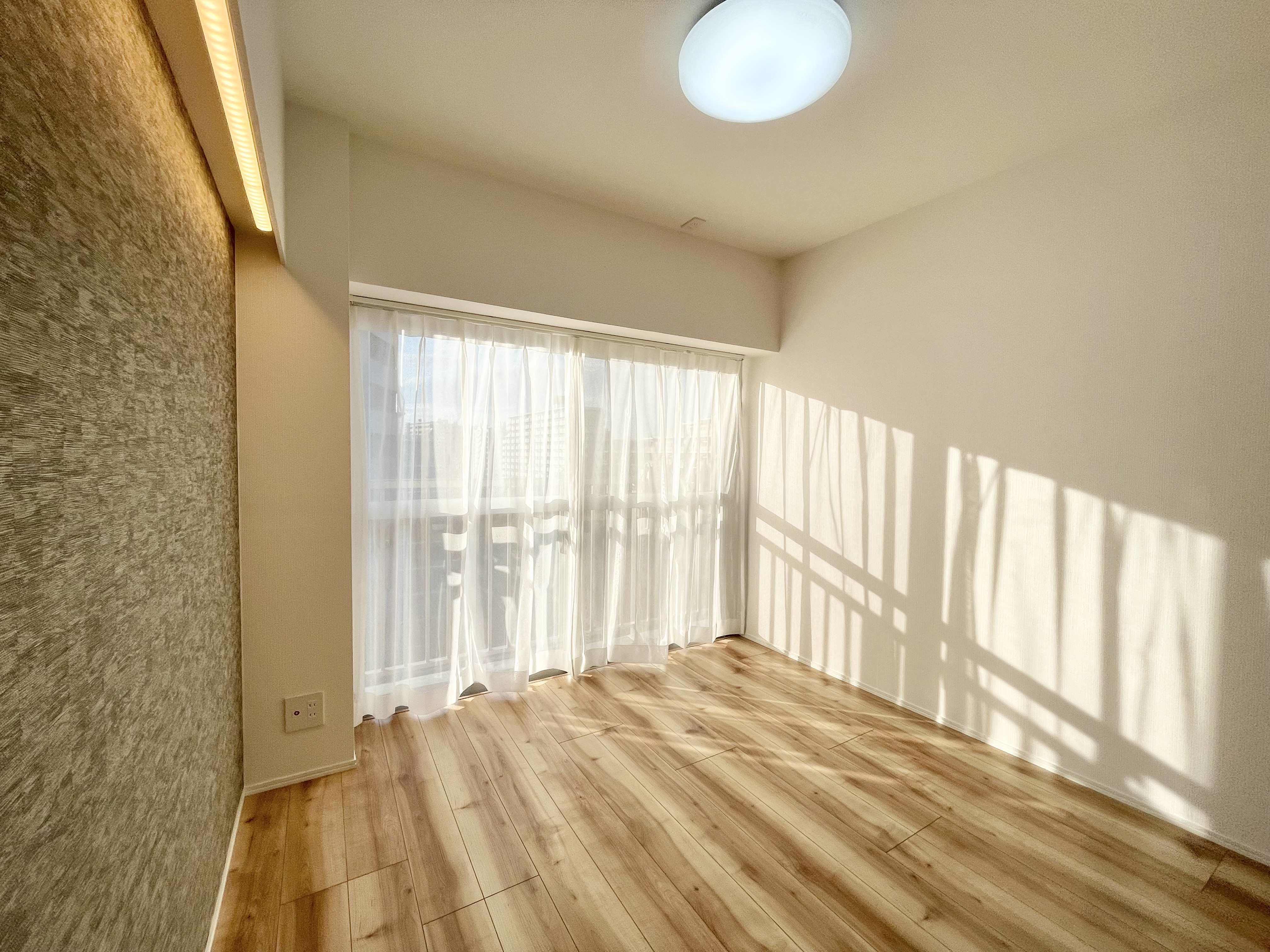4.8帖洋室　バルコニー付きで明るいお部屋
