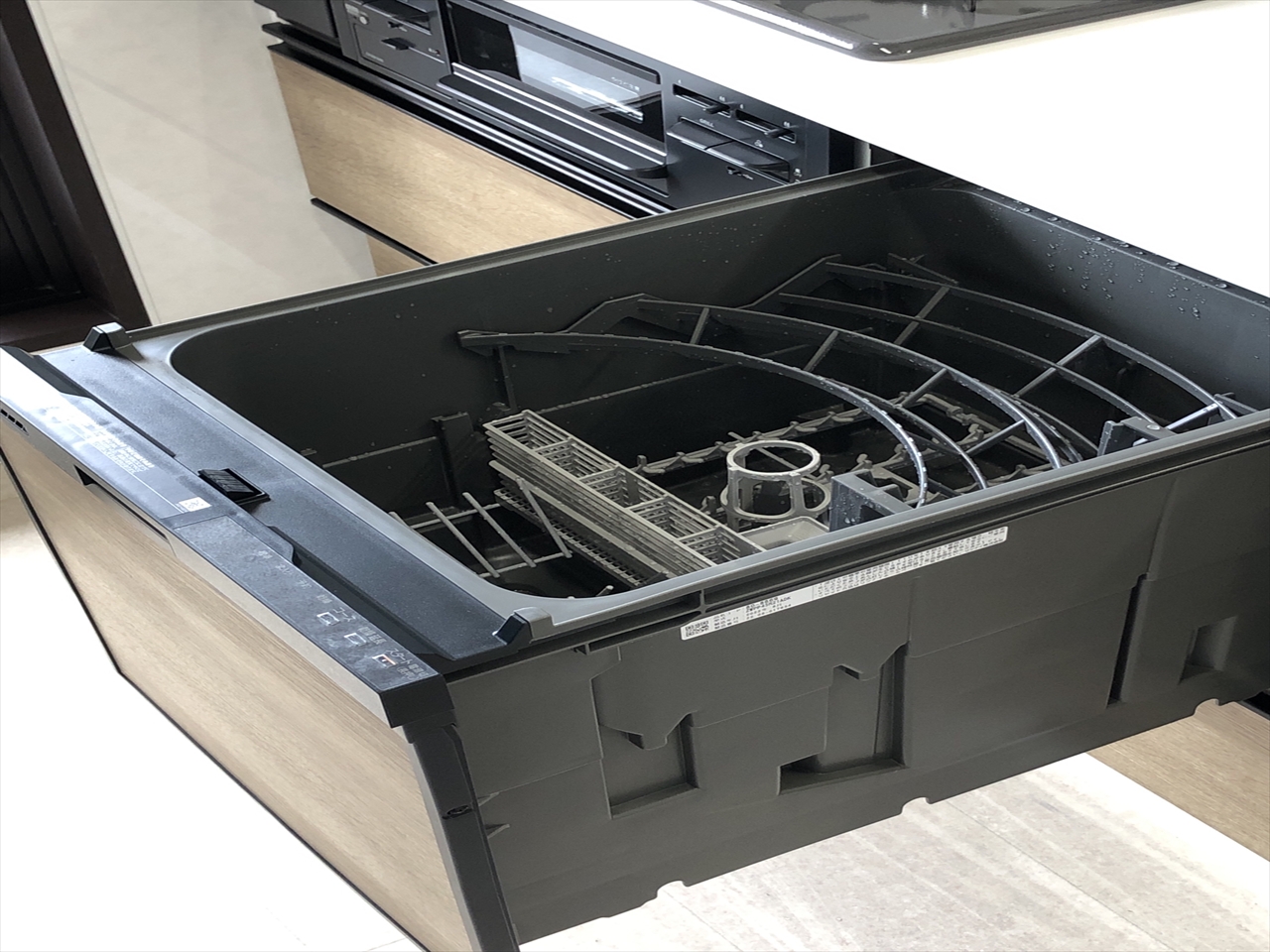 ■省エネ・衛生的な食器洗浄乾燥機付き■後片付けをサポート！