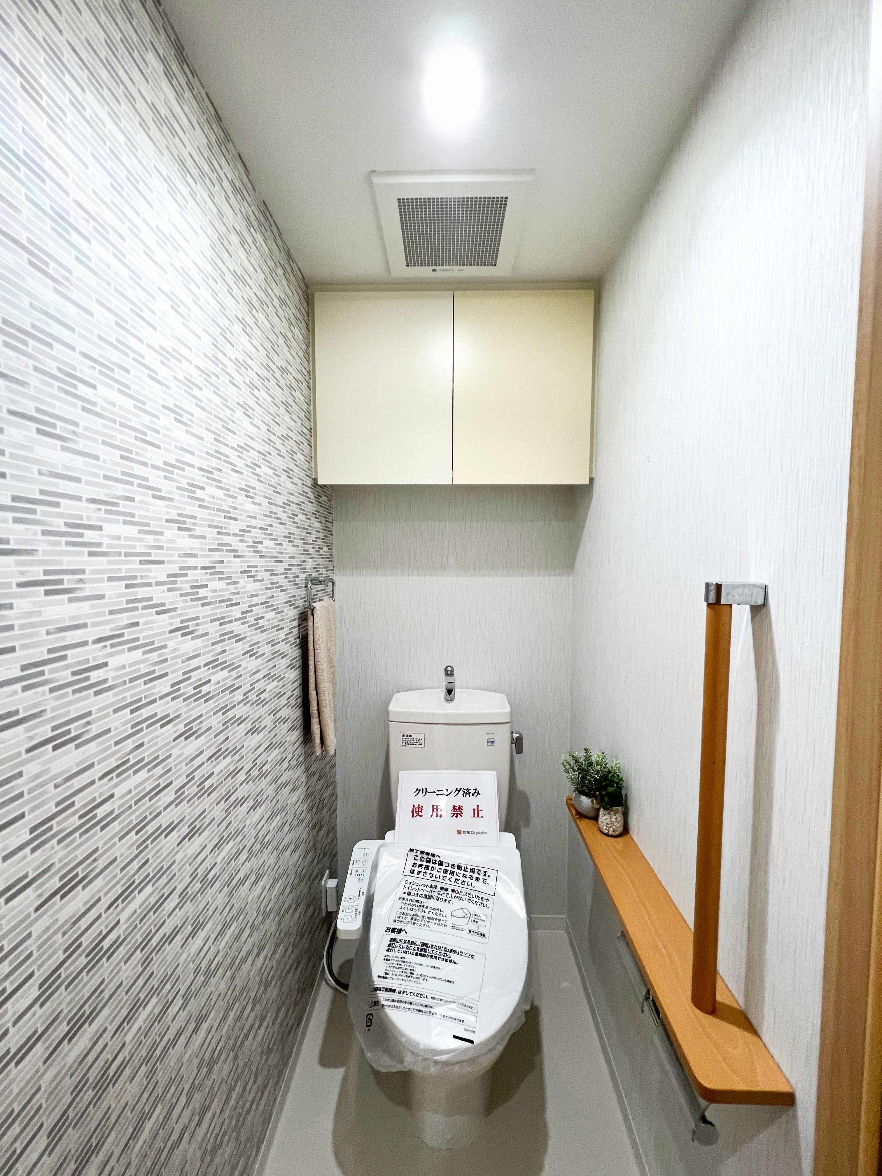 温水洗浄暖房便座交換交換　洗浄温水機能付きの便座なので、寒い冬でも快適にお使い頂くことが出来ます。
