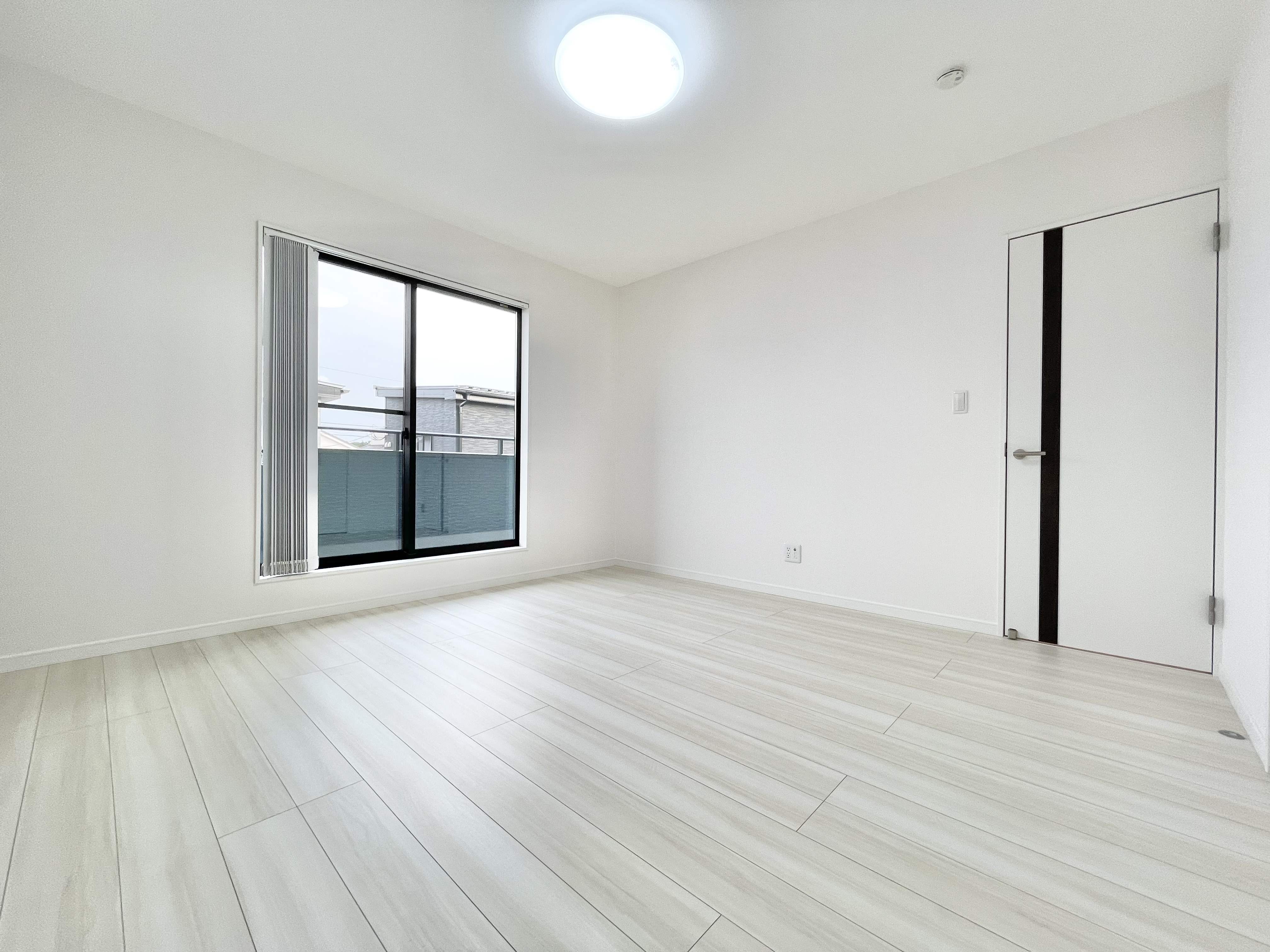 洋室8.0帖　2面採光で明るいお部屋　ウォークインクローゼット